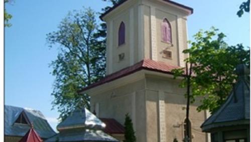 Biserica - vedere exterioară